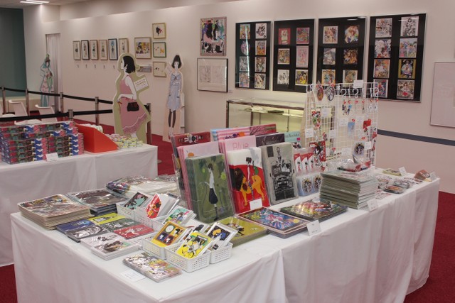 会場ではグッズ販売もある