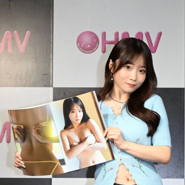 2nd写真集「ME/YOU」の発売を記念して岸みゆさんが会見しました