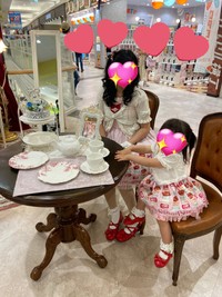 ロリィタファッションを楽しむ母娘／るかちさん（@LArc_X7）提供