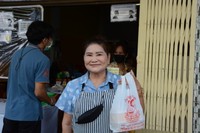 「３代目」店主のスムスィ・ナカサイさん。子どものころからお店を手伝っていたと話す＝４日、バンコク、翁長忠雄撮影