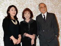 津川雅彦さんと妻の朝丘雪路さん、娘の真由子=2013年