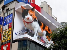 新宿の３Ｄ巨大三毛猫、誕生のいきさつは？　末永く愛される存在を目指して