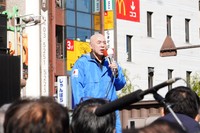 東京・新橋駅前で第一声をあげた日本保守党・百田尚樹代表