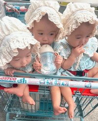 お買い物だけでも大変！（提供：@tripletpapa3）

