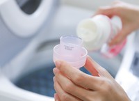 ファスナーの開閉のすべりが悪くなったときは柔軟剤で改善※画像はイメージです（webbiz/stock.adobe.com）