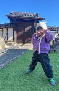 歌ったり踊ったり変顔したり、ひょうきんな２歳さんです（提供：ハトドケイさん）