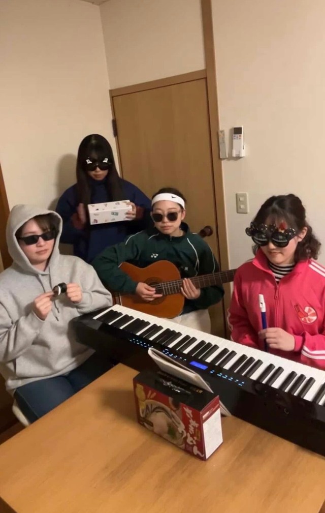 ルームメイトのみんなで合奏