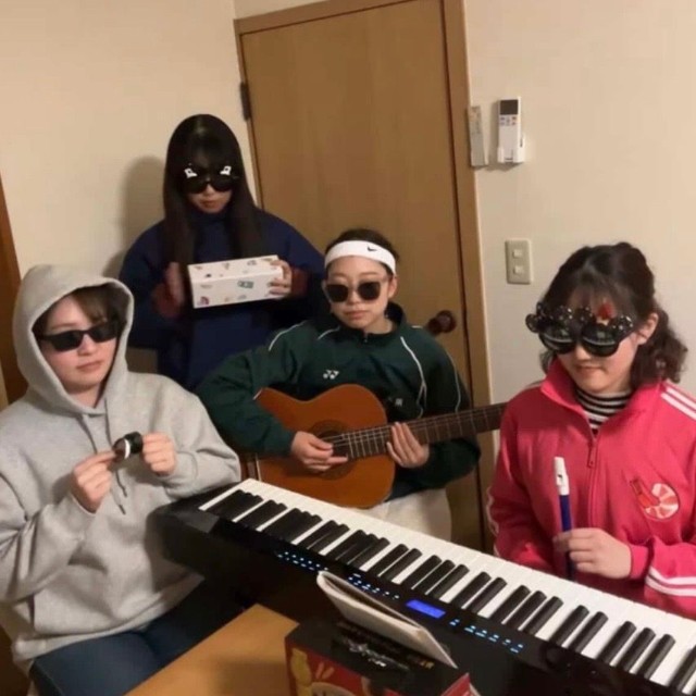 ルームメイトのみんなで合奏