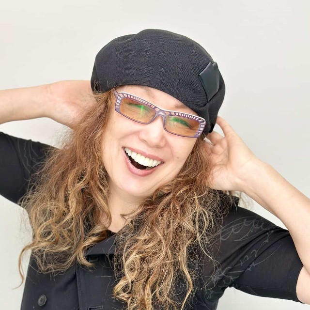 アフター：20キロ減量し、ファッションもアップロード。今年70歳／MICHIKOさん（@webmadamfit）提供