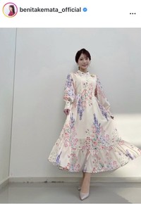 竹俣紅アナウンサーのインスタグラム＠benitakemata_officialより