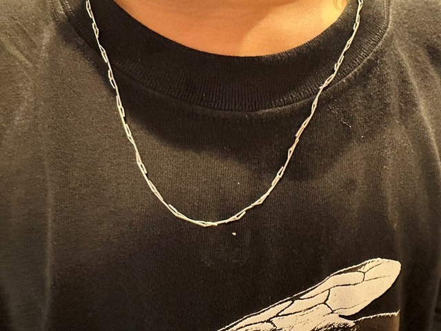 息子さんが学校から持ち帰ったネックレス（提供：島田拓さん）