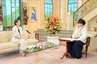 「徹子の部屋」   黒柳徹子(右)、辺見えみり＝テレビ朝日提供
