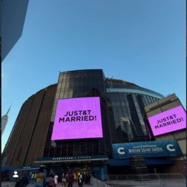 あえて名前は出さず「JUST+T MARRIED!」とだけ表示した＝マジソン・スクエア・ガーデンのインスタグラム＠thegardenより