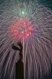 オブジェのバックに素晴らしい花火（提供：naoさん）