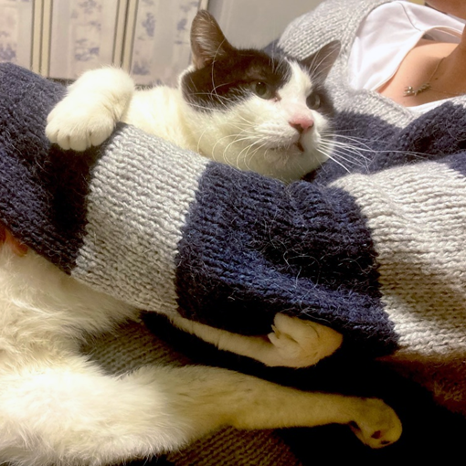 愛情のこもったハグにご満悦