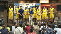 プロバスケ・香川ファイブアローズ　シーズン開幕を前に商店街で決意表明