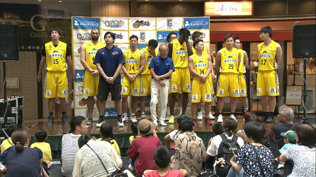 プロバスケ・香川ファイブアローズ　シーズン開幕を前に商店街で決意表明