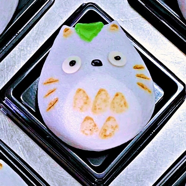 ジブリ映画『となりのトトロ』をモチーフに作られた和菓子（画像提供：ぼぶさん）