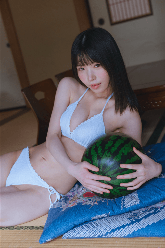 「FLASH」（26年9月29日発売号）に登場したぱぷりこのオフショット　本人のX（@papri_corn）より