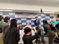 イベントにはテレビや新聞社など多くの取材陣が（提供Coco）
