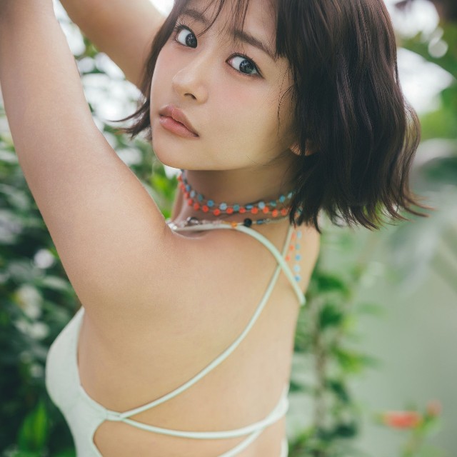 すみぽん（高倉菫）さんの写真集「すみぽん1st写真集『offcourt』」（撮影：東京祐）