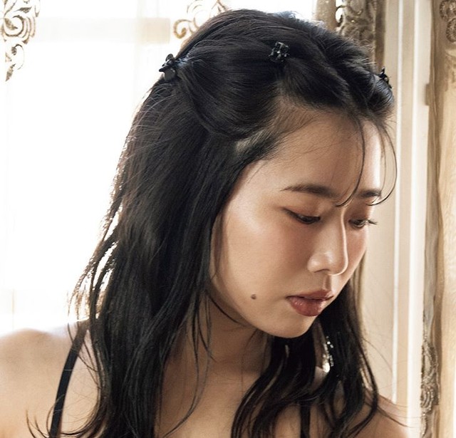 奥津マリリ「旬撮GIRL Vol.27」より＝撮影／武田敏将 ヘアメイク／mahiro（エムズアップ） スタイリング／毛塚由恵