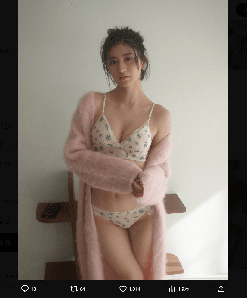 「FLASH」（26年3月31日発売号）に登場した幸田あかりのオフショット　本人のX（@akari_koda_）より