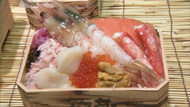 海鮮丼に肉寿司、いちごのかき氷にラーメン…北海道から食の名店が集結　高松市で物産展