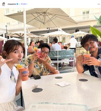 「サタデープラス」のロケでハワイを訪れたアルコ＆ピースの平子祐希さん、アンタッチャブルの柴田英嗣さん、清水麻椰アナ（清水アナの公式インスタグラムから）