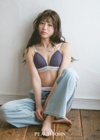 浅原凜さんが登場した「PEACH JOHN」夏の新作ランジェリーのビジュアル