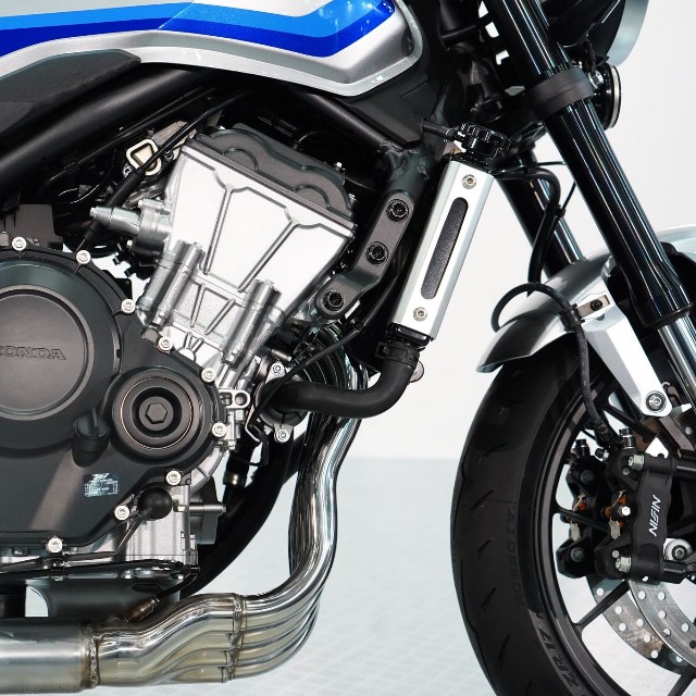 「東京モーターサイクルショー2026」で特別展示された新型CB400SF