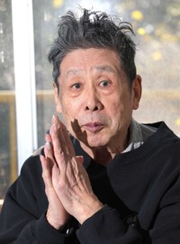 大阪・関西万博で７月に上映される新作映画「アコを探して」に特別出演している現代美術家の横尾忠則氏＝都内の自宅（2024年12月撮影）