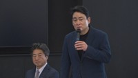 NPO法人ピーク・エイド／野口健 代表と片岡市長　支援報告会　総社市役所