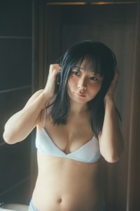 アンゴラ村長の1st写真集（講談社）より＝撮影・東京祐