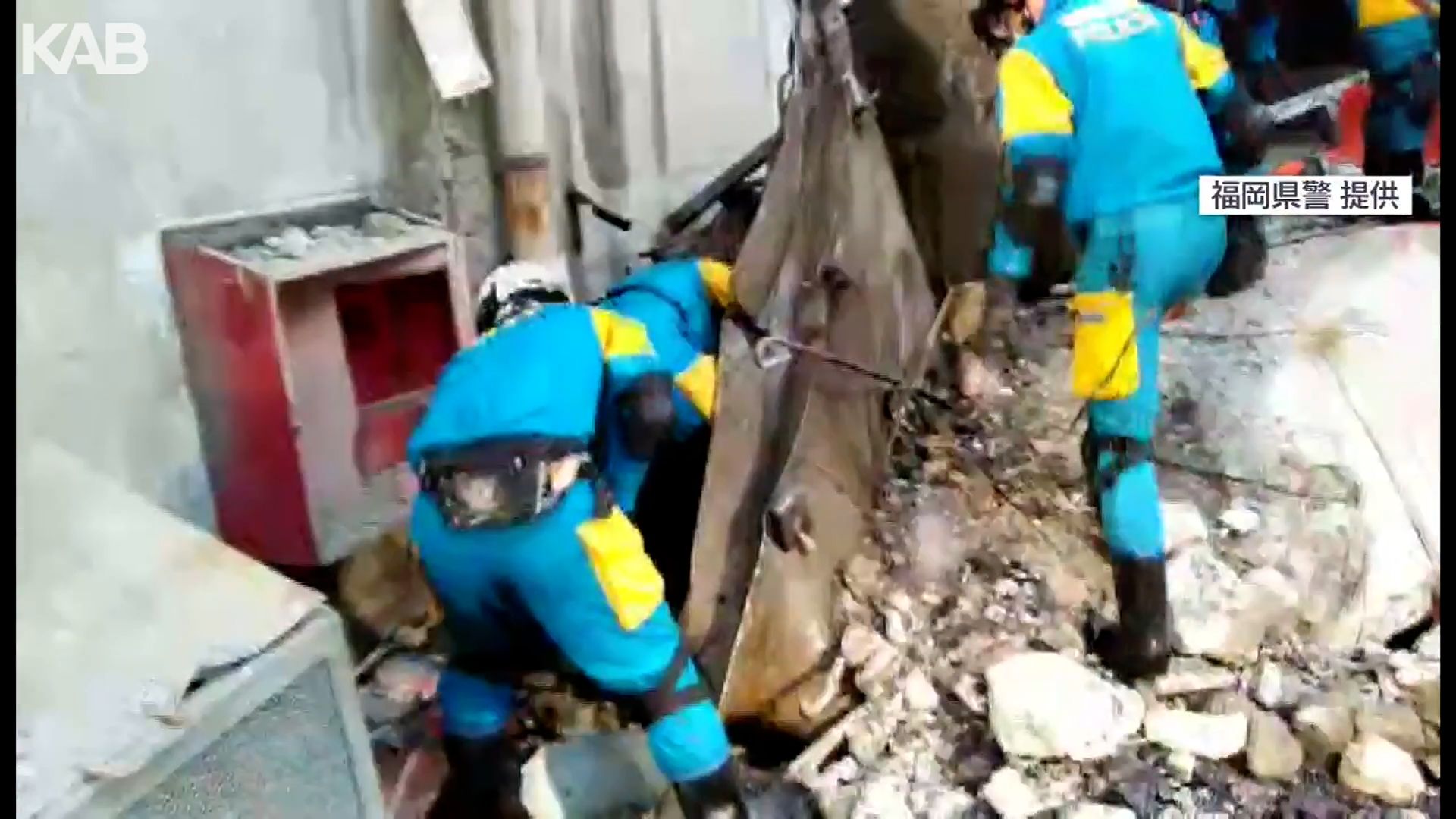 がれきの隙間から救助待つ人が…11人が生き埋めとなった日本製紙八代