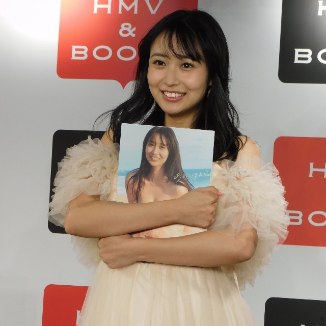 写真集発売イベントを行った溝端葵＝HMV＆BOOKS SHIBUYA
