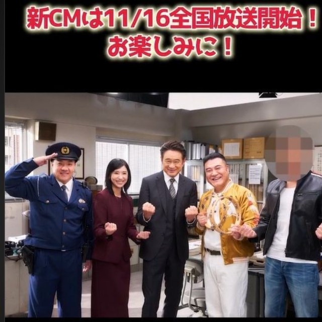 新CM出演者が記念撮影。右端が新メンバー