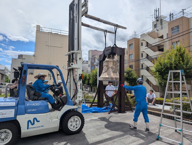 フォークリフトで釣りさげて移動
