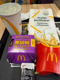 マクドナルドで購入したナゲット、ポテト、ドリンク／みえこさん（@mieko.kosodate）提供