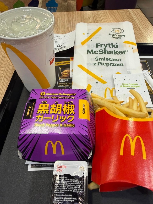 マクドナルドで購入したナゲット、ポテト、ドリンク／みえこさん（@mieko.kosodate）提供
