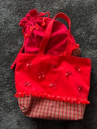 底面の「ファミリアチェック」が可愛い♡（北川景子公式Xより）