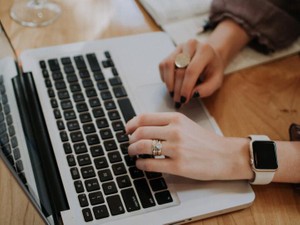 Zoom合コンに元彼がいた。個人チャットで送られてきた言葉は