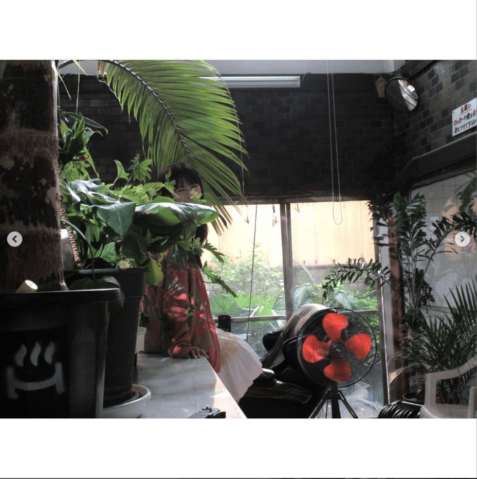 「FLASH」（26年1月7日発売号）に登場した池田瑛紗のオフショット　本人のインスタグラム（@teresaikedaofficial）より＝2026年1月7日投稿