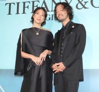 上野樹里（左）と和田唱＝2025年