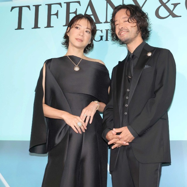 上野樹里（左）と和田唱＝2025年