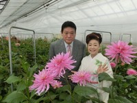 中村美律子と増位山=2013年