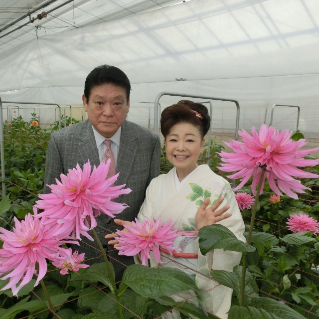 中村美律子と増位山=2013年