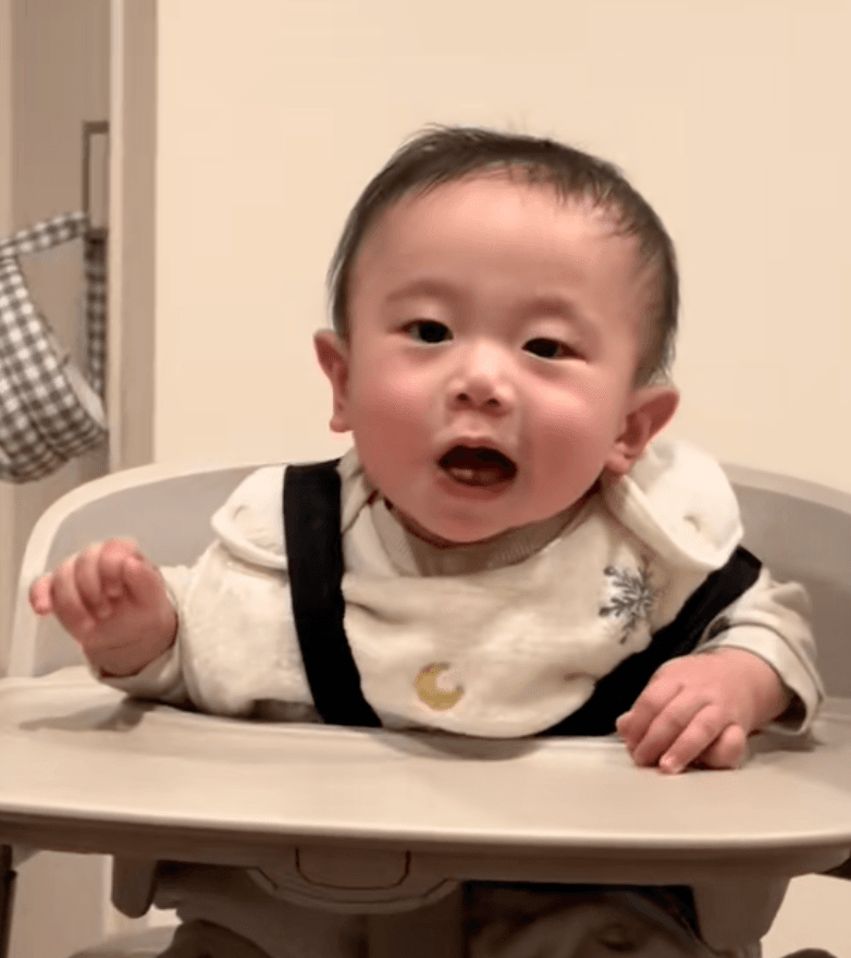 歯が生えてきたよ！生後7カ月の男の子（提供：@y10k3076さん）
