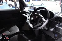スズキのコンセプトカー「e エブリイ」の運転席