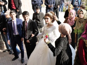 中国マネーに沸くタジキスタン　中央アジアの最貧国に迫る「債務のわな」のリスク